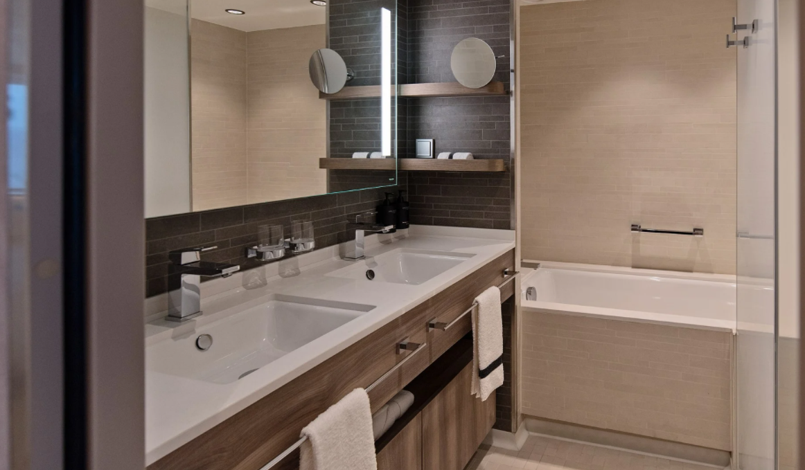 Hurtigruten - MS Fridtjof Nansen - Expedition Suite XL Suite MA 3.png